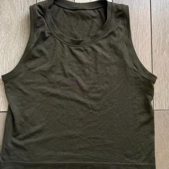 Lululemon green muscle crop - Picture 2 of 6